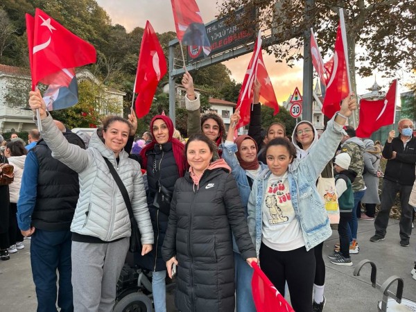 CUMHURİYET COŞKUSU SARIYER’İ SARDI