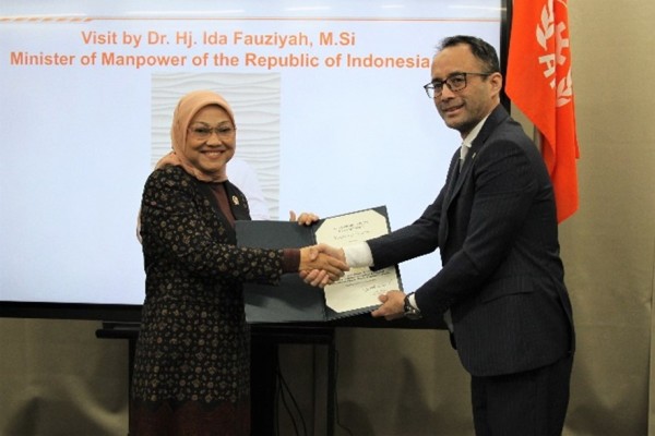 Dr. Ida Fauziyah ve Dr. Indra P. Singawinata