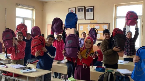 Demsa Holding’den, Çantasız ve eğitim materyalleri eksik öğrenci kalmasın kampanyasına destek! 