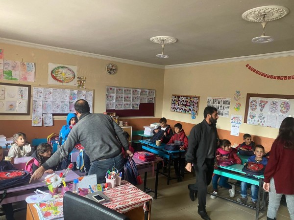 demsa holding öğrencilere yardım,