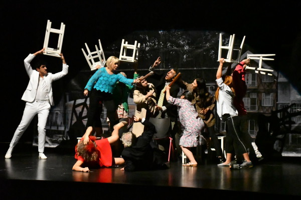 ÜÇ DAHİ VE OYUN ARASI OYUN