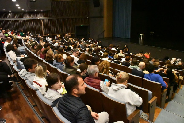 ÜÇ DAHİ VE OYUN ARASI OYUN