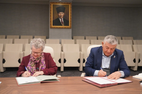 EĞİTİM İÇİN EL ELE VERDİLER