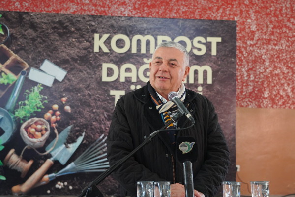 ÇİFTÇİYE 10 TON KOMPOST GÜBRE DAĞITILDI