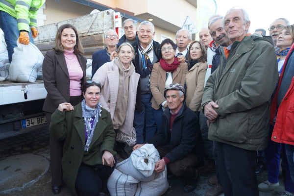 ÇİFTÇİYE 10 TON KOMPOST GÜBRE DAĞITILDI