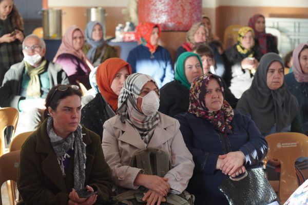 ÇİFTÇİYE 10 TON KOMPOST GÜBRE DAĞITILDI