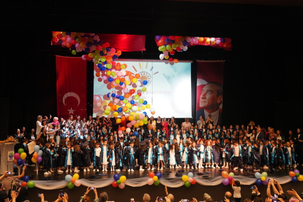 GÜNDÜZ BAKIMEVİ ÖĞRENCİLERİ MEZUN OLDU