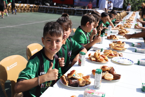DERBENT SPOR KULÜBÜ KAHVALTIDA BULUŞTU