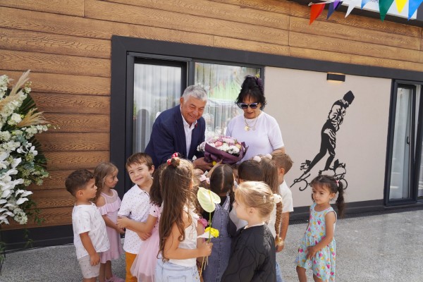 Başkan ve çocuklar