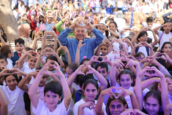 Başkan ve çocuklar