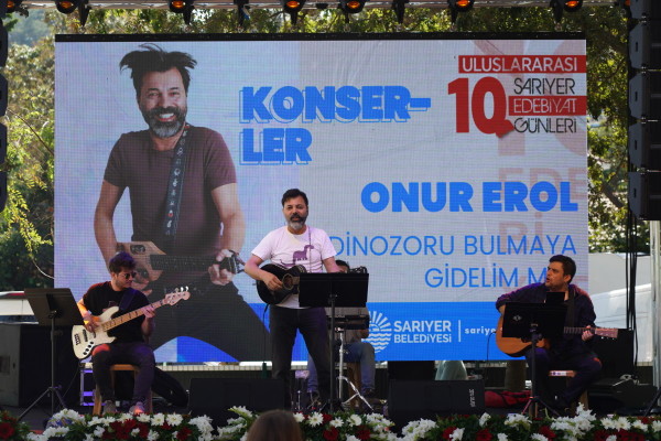 EDEBİYAT GÜNLERİ ÜÇÜNCÜ GÜNÜNE YOĞUN İLGİ 