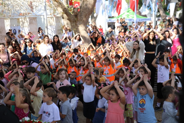 EDEBİYAT GÜNLERİ ÜÇÜNCÜ GÜNÜNE YOĞUN İLGİ 
