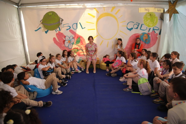 EDEBİYAT GÜNLERİ ÜÇÜNCÜ GÜNÜNE YOĞUN İLGİ 