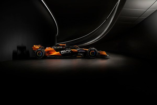 Side_McLaren Formula 1 ve OKX
