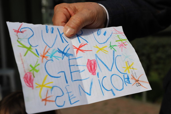 BAŞKAN GENÇ’E ÇOCUKLARDAN BÜYÜK SEVGİ