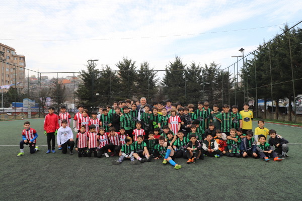 BAŞKAN GENÇ’E ÇOCUKLARDAN BÜYÜK SEVGİ