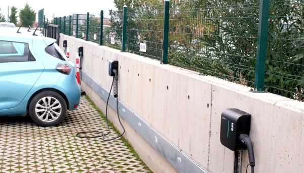 Uluslararası paketleme makineleri üreticisi Athapack, Türkiye'deki filosunu Eaton elektrikli araç şarj istasyonları ile yeniliyor