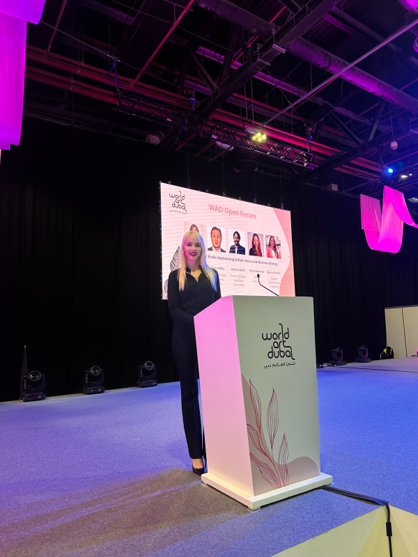 Simay Kışlaoğlu World Art Dubai'de Kadın Gücünü Yansıttı