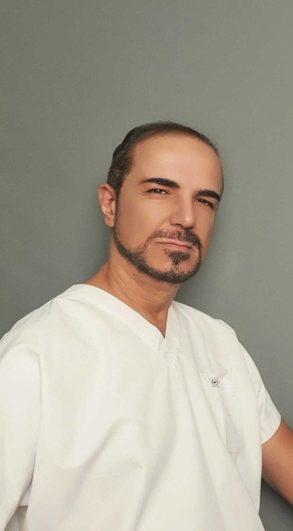 Dermatolog Dr. Babür Süer